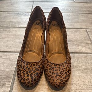Sofft Leopard Print Cowhair Pumps Heels Size 10 Comfort Round Toe Flaw